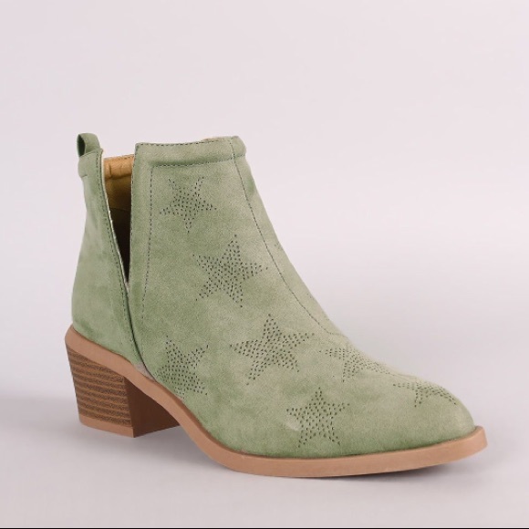 Qupid Shoes - Qupid star cutout booties